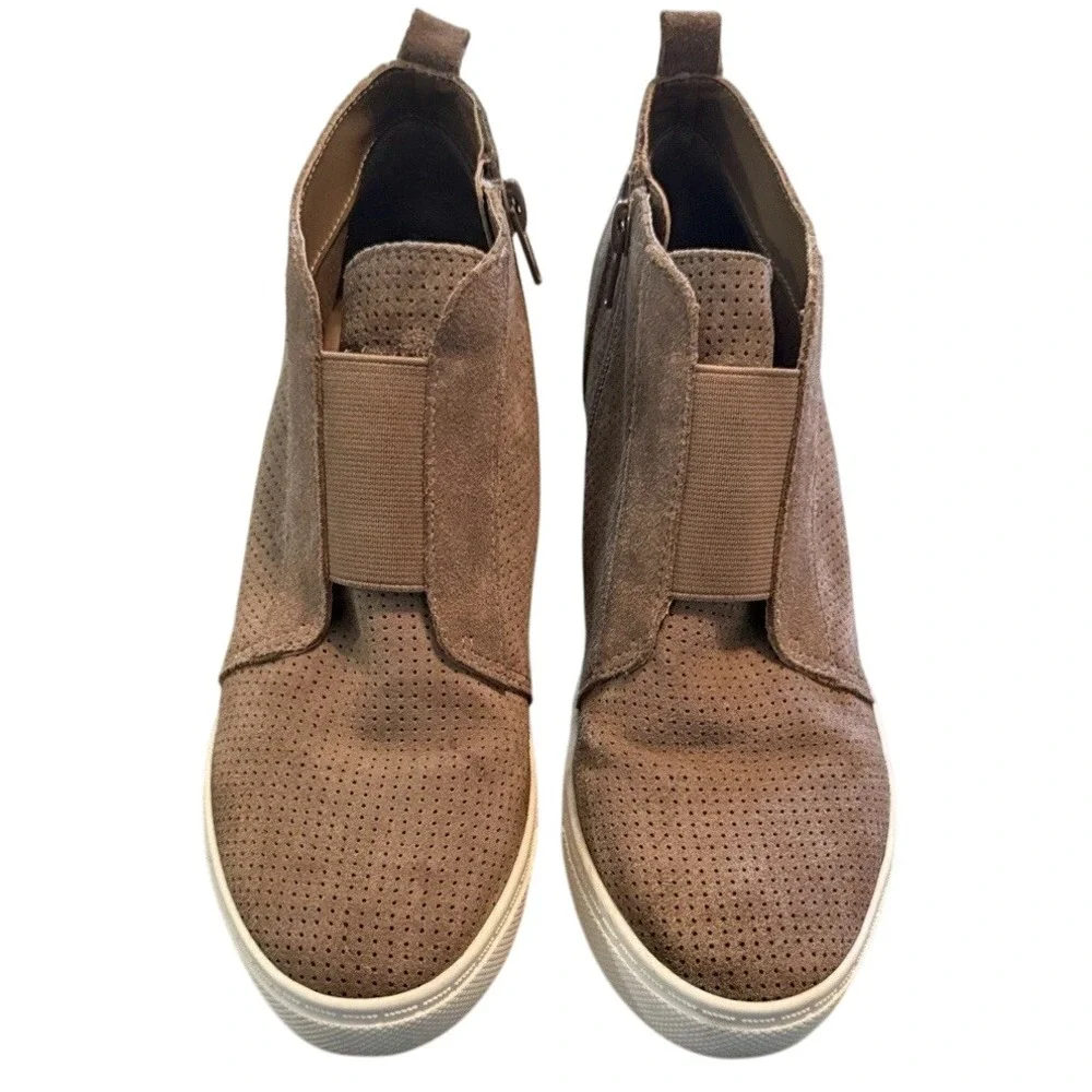 Steve Madden Tan Wedge Perforated Leather Upper Sneakers Sz 8 Casual Faux‎ Suede